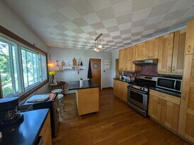 Building Photo - 85 Gladstone St