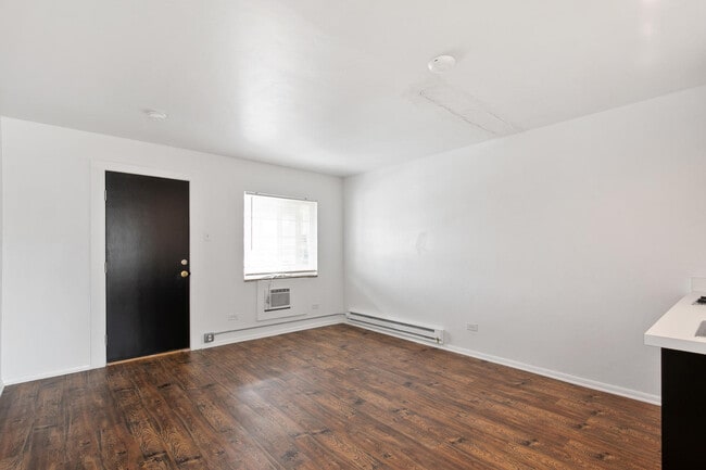 Building Photo - 8600 E Colfax Ave