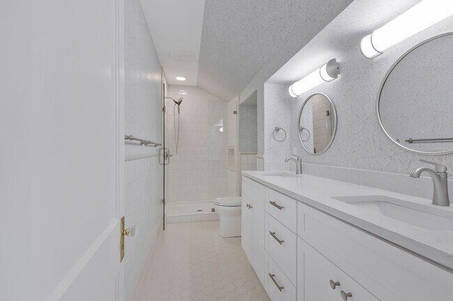 Building Photo - 4th Ave Riverside