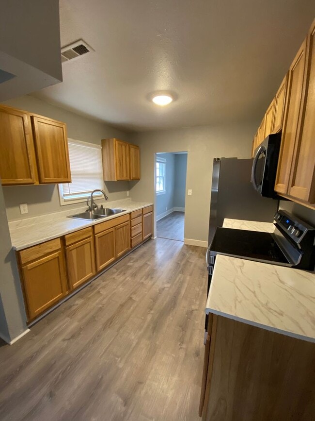 Building Photo - 3 Bedroom 1 Bath Home