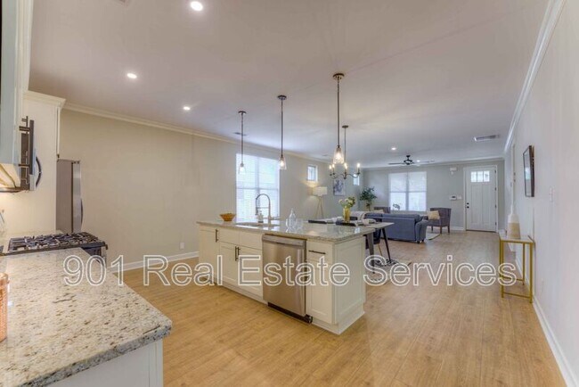 Building Photo - 1074 Faxon Ave