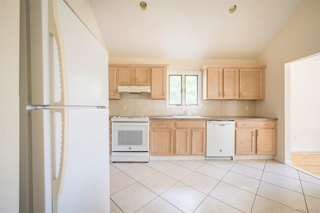 Building Photo - 11 7th St