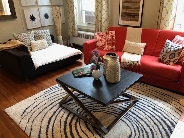 Unit 2D - 437 Hanover St