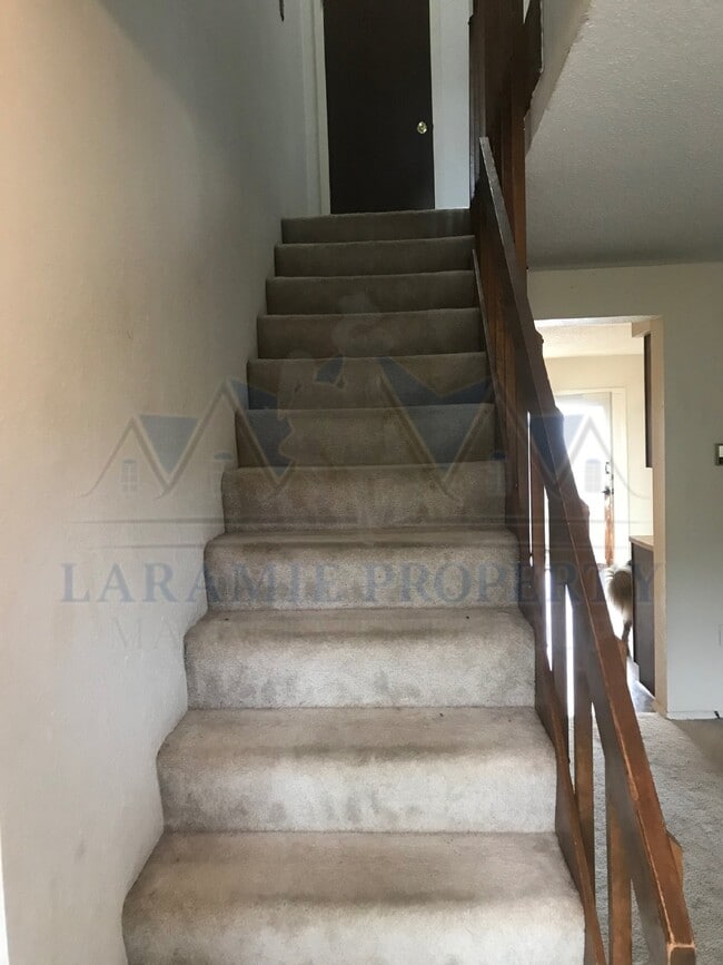 Building Photo - 3-Bedroom Townhome with Fenced Yard & Detached Garage