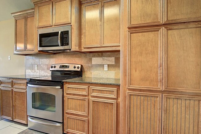 Building Photo - 6824 Fox Tail Dr