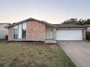 Building Photo - Charming 3-bed 2-bath Home Birdville ISD!