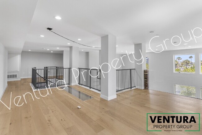 Building Photo - Spacious 2-Bedroom Condo with 2 Full Baths in Oxnards Channel Island