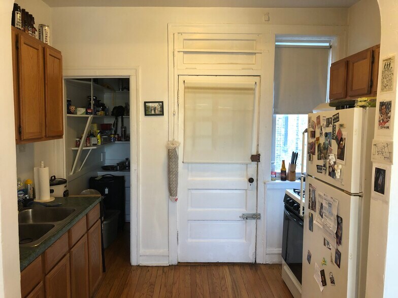 Building Photo - 2520 N Sawyer Ave