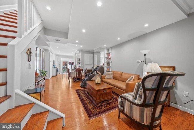 Building Photo - 211 F St NE