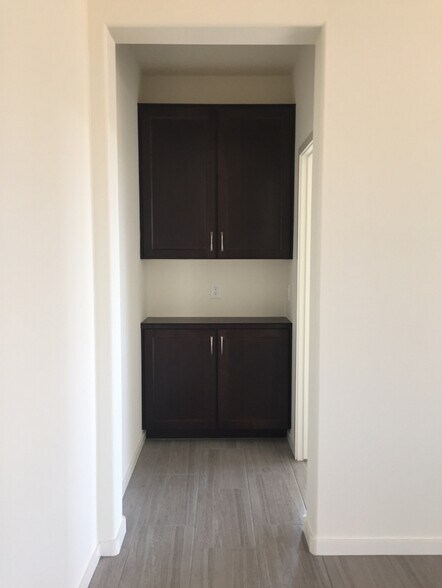 Building Photo - 3012 E Quenton St