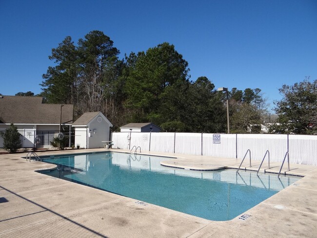 Building Photo - Long term ground floor rental- Rent Specia...