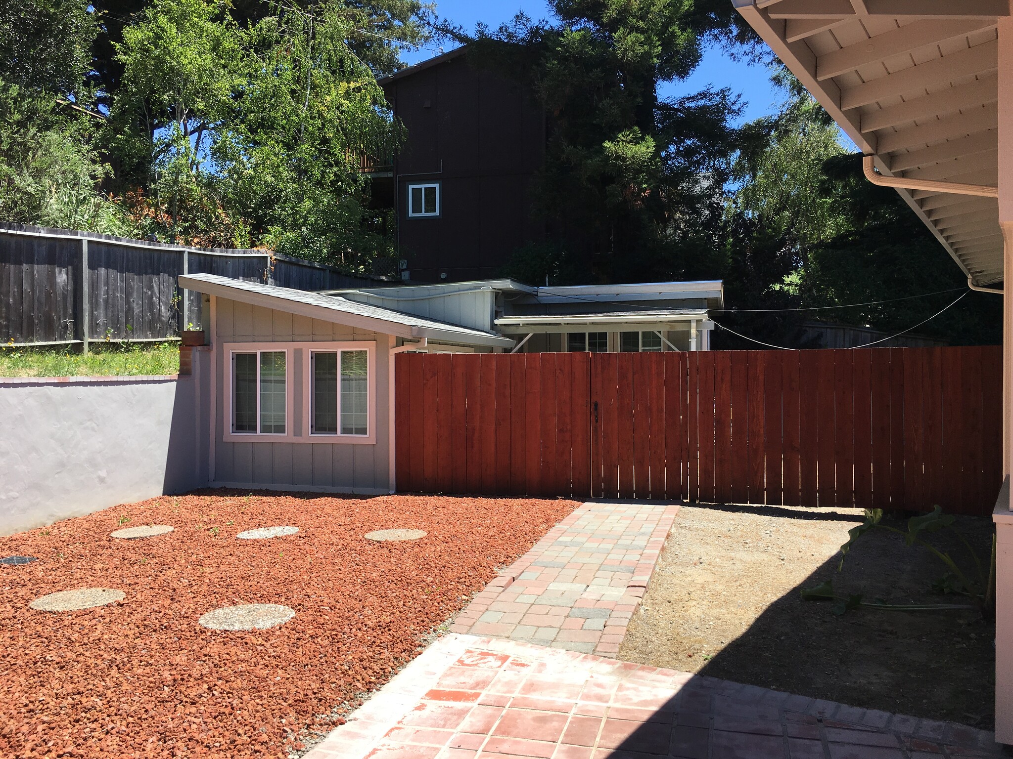 quiet, secluded, private - 330 Shoreline Hwy