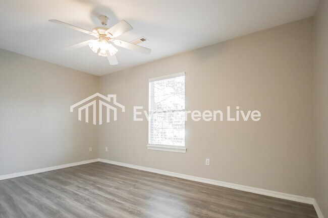 Building Photo - 1668 Niagara St