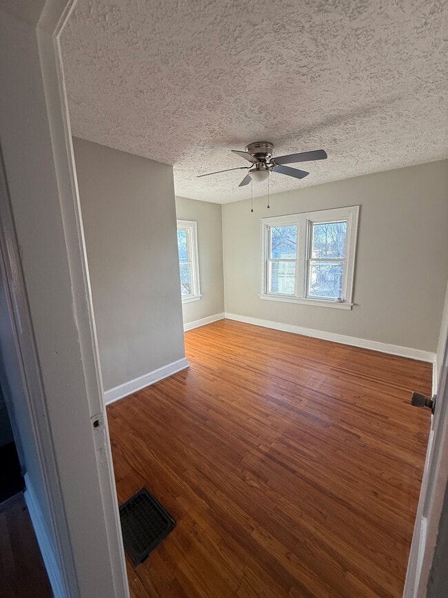 Building Photo - 533 Fairwood Ave