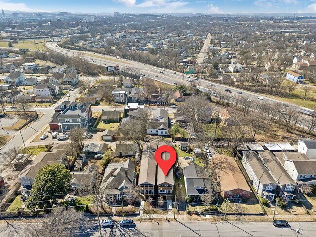 Building Photo - Grandeur in Germantown!