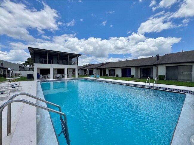 Building Photo - 2410 Hartridge Point Dr W