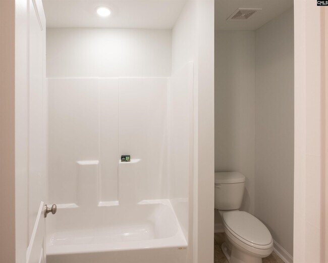 Building Photo - 1042 Begonia Dr