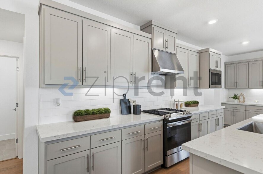 Building Photo - 37380 Watersail Way