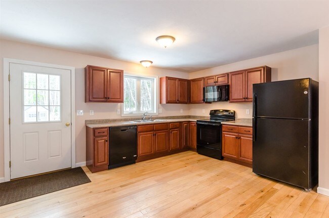 Building Photo - 60 Russell Hill Rd