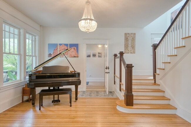 Building Photo - Spacious Living in a Prime Christiansburg Location