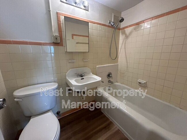 Building Photo - 311 W Ashley St