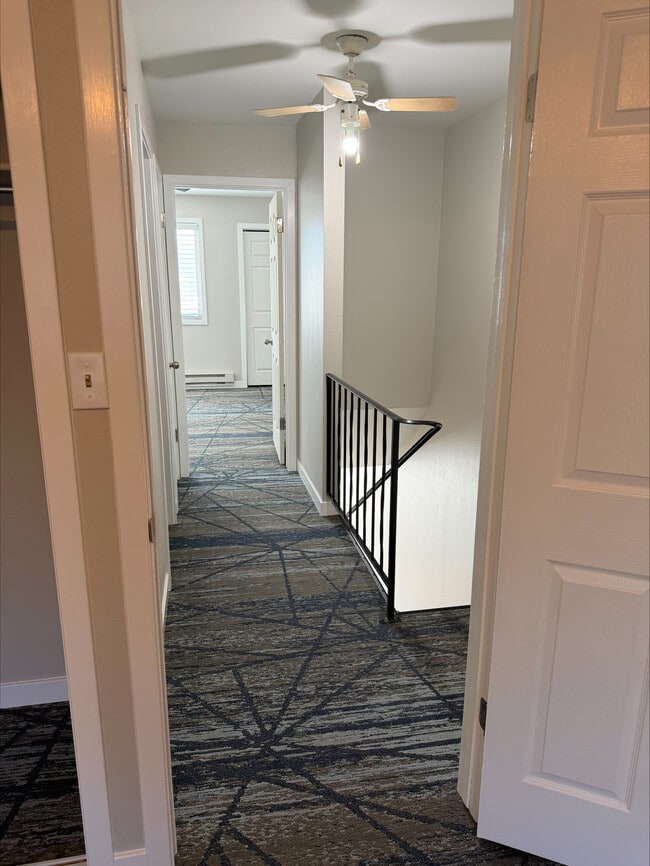 Building Photo - 1327B 9th W Ave