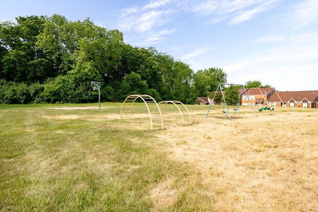 Building Photo - 2215 Barclay Ct