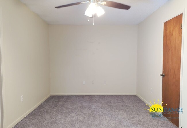 Building Photo - Adorable 2 Bedroom Townhouse located in Fort Walton Beach!