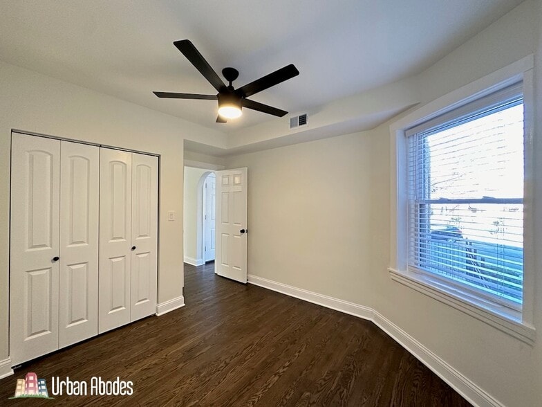 Building Photo - 3045 W Addison St