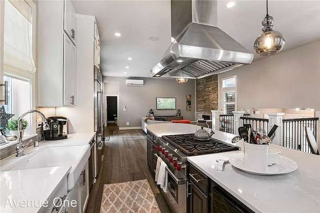 Building Photo - 3 br, 2.5 bath House - 957 W McGraw St #2