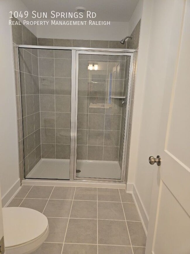 Building Photo - 1049 Sun Spgs Rd