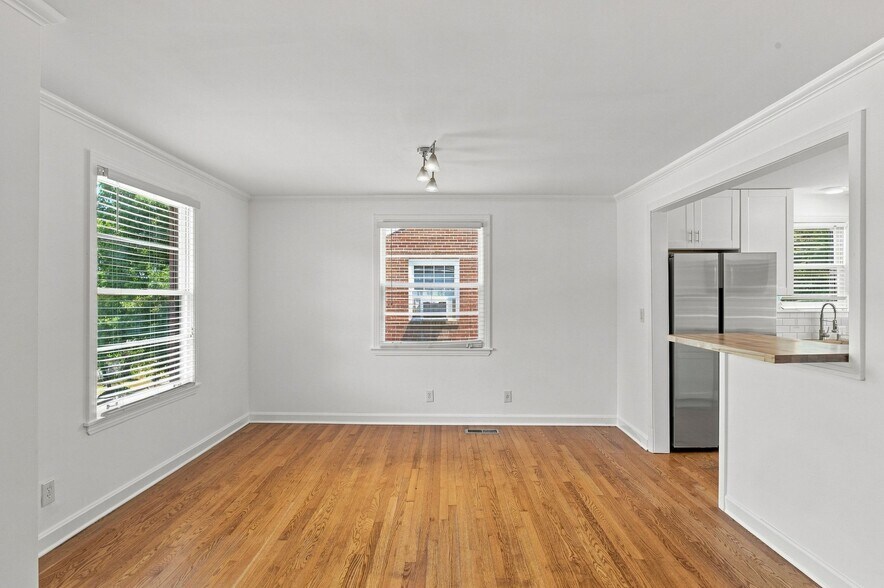Building Photo - 5713 Vine Ridge Dr