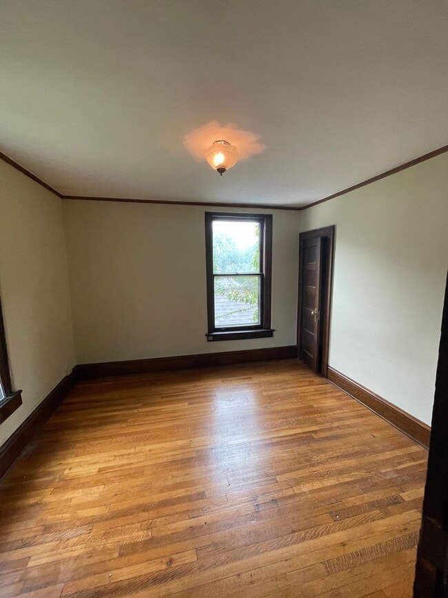 Interior Photo - Delester- 811 16th St.