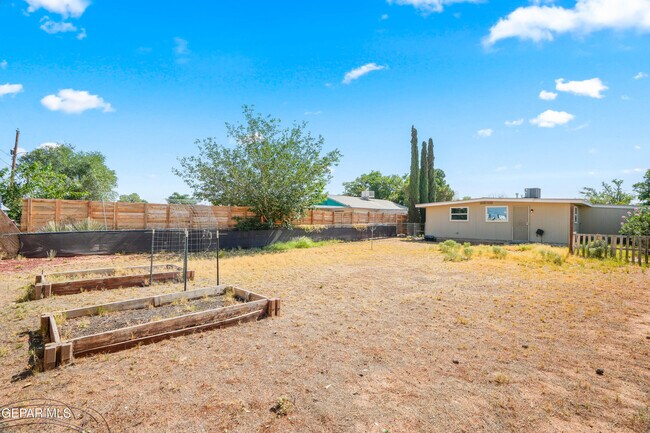 Building Photo - 3977 Las Casitas Dr