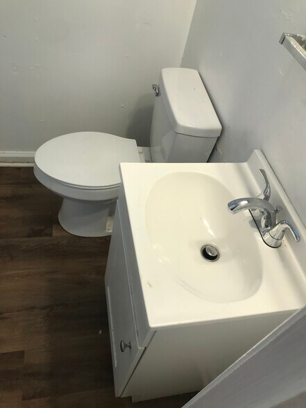 Building Photo - 1403 Hyman Ave