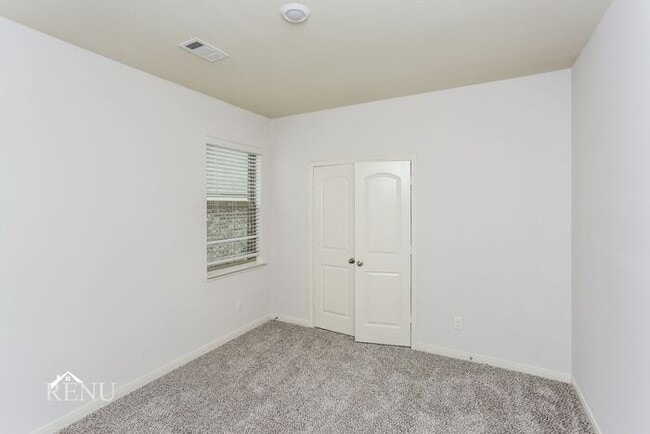 Building Photo - 332 Ridgeland Oak Dr