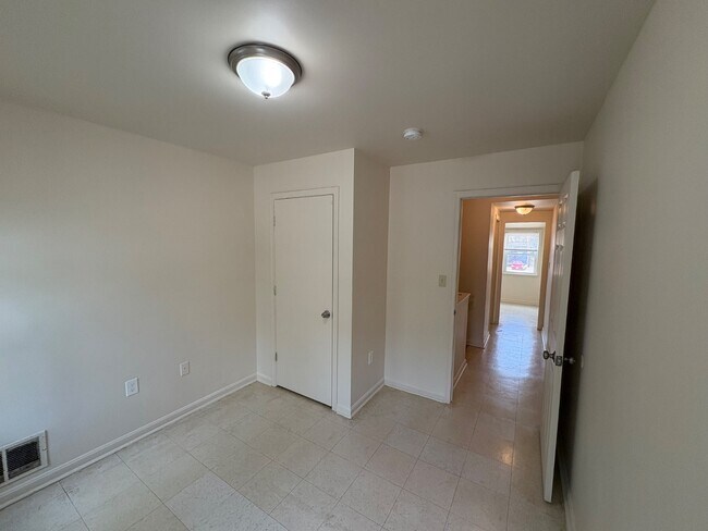 Building Photo - 428 S Gilmor St