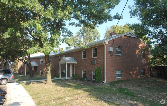 Primary Photo - 1430-1440 Ombersley Ln