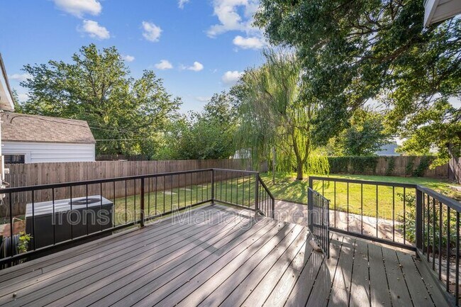 Building Photo - 1414 S Sandusky Ave