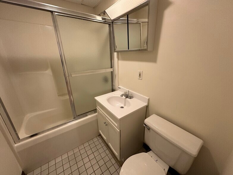 Building Photo - 76 Essex St