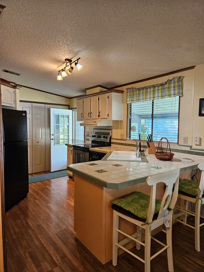 Building Photo - 2 bedroom 2 bath home int the beautiful La...