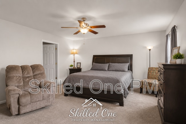 Building Photo - 3914 SE Jack Pine Ct