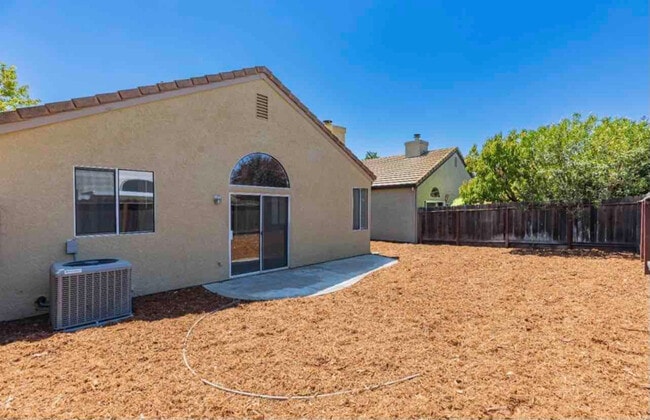 Building Photo - 1247 Arbor Ct