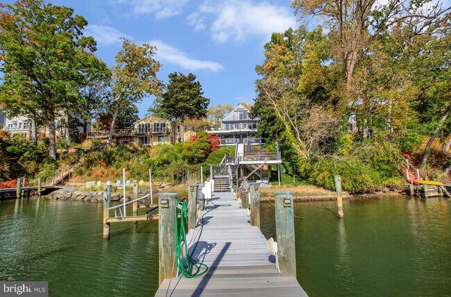 Building Photo - 125 Island View Dr