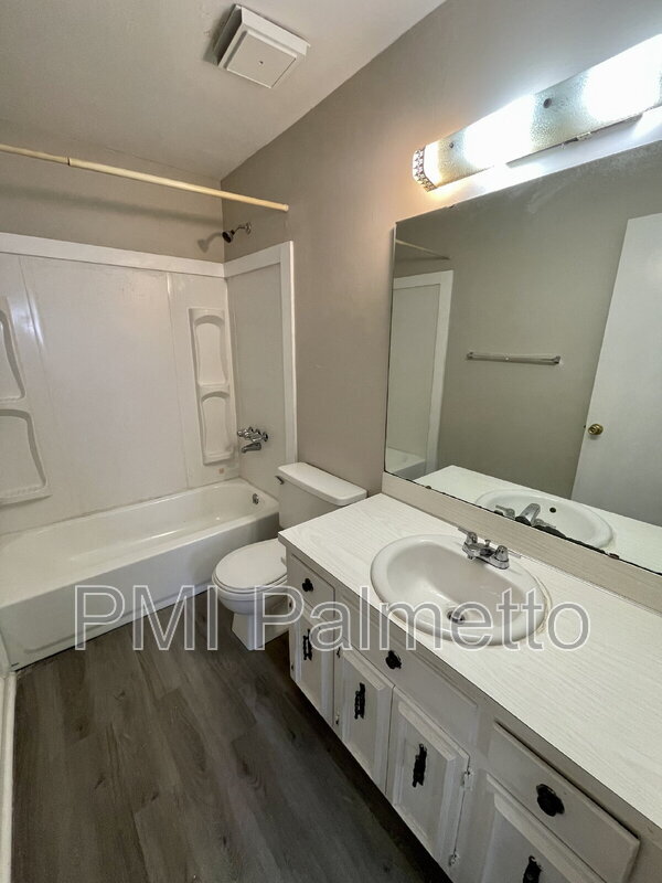 Building Photo - 718 Augusta St