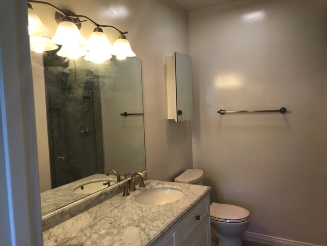 Master bath - double sink - 2016 Ruhland Ave