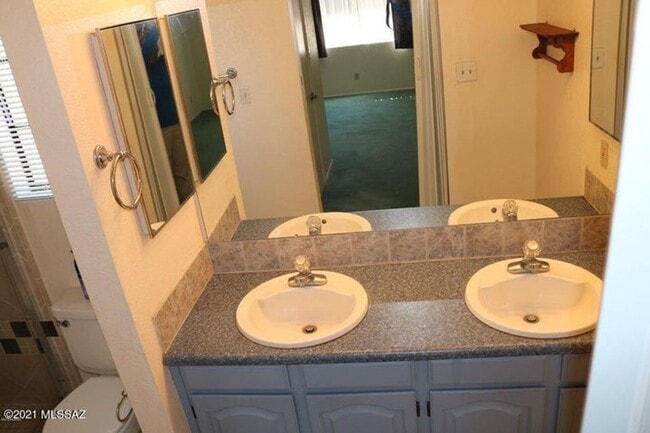 Building Photo - Nestled in a convenient NW neighborhood