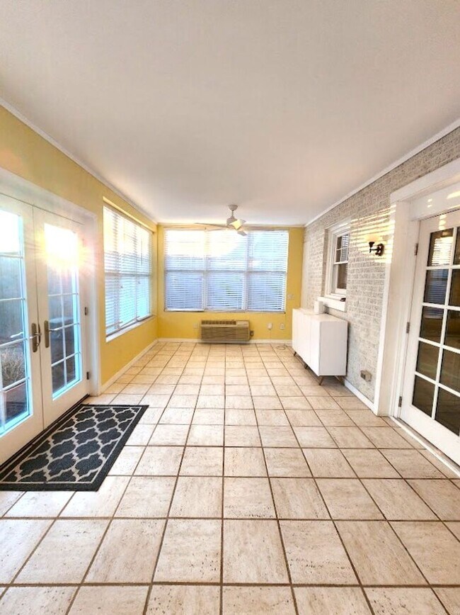 Building Photo - 3 Bed 2.5 Bath Plus ADU in Gatewood Add NW OKC