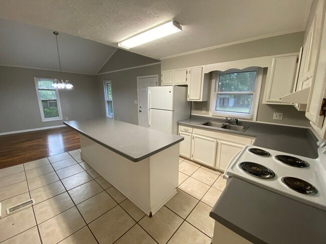 Building Photo - NOW OFFERING FIRST FULL MONTH FREE IF MOVE...