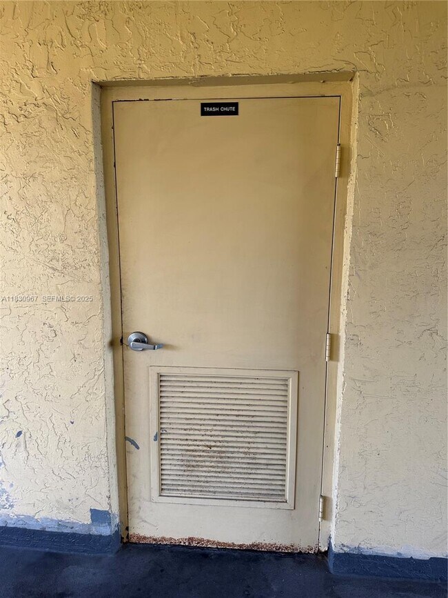 Building Photo - 6575 W Oakland Park Blvd